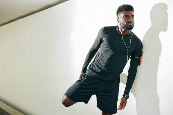 Quels exercices de renforcement des quadriceps sont recommandés pour les athlètes pratiquant le snowboard?