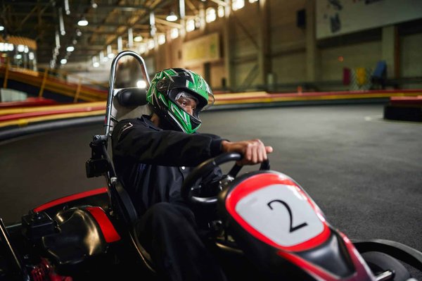 Quelles sont les meilleures techniques de conduite pour exceller en karting?